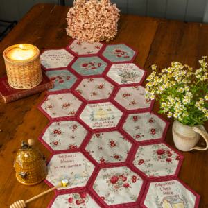 Hsp2702 Happy Thoughts Tablerunner
