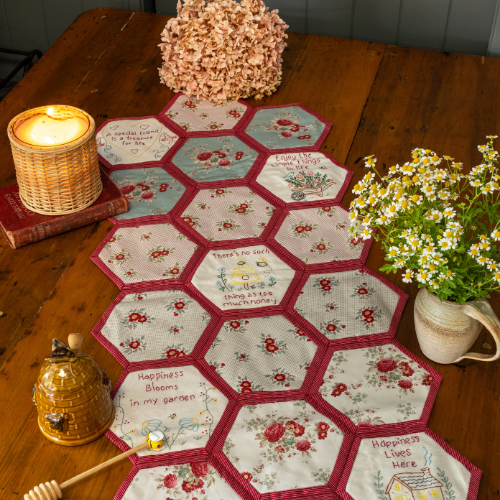 Hsp2702 Happy Thoughts Tablerunner